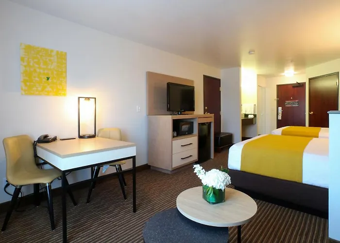 Oxford Suites Spokane Valley