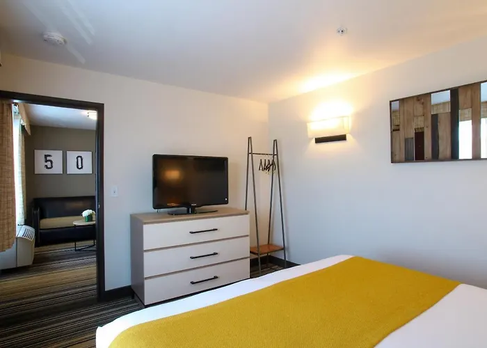 Oxford Suites Spokane Valley