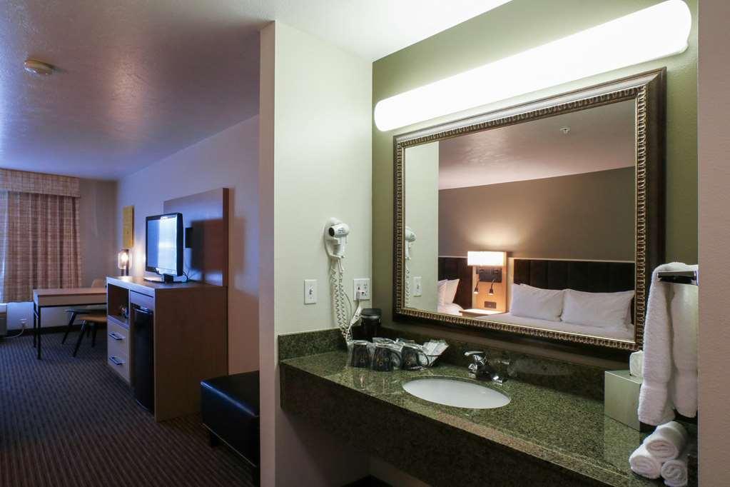 Oxford Hotel Spokane Valley