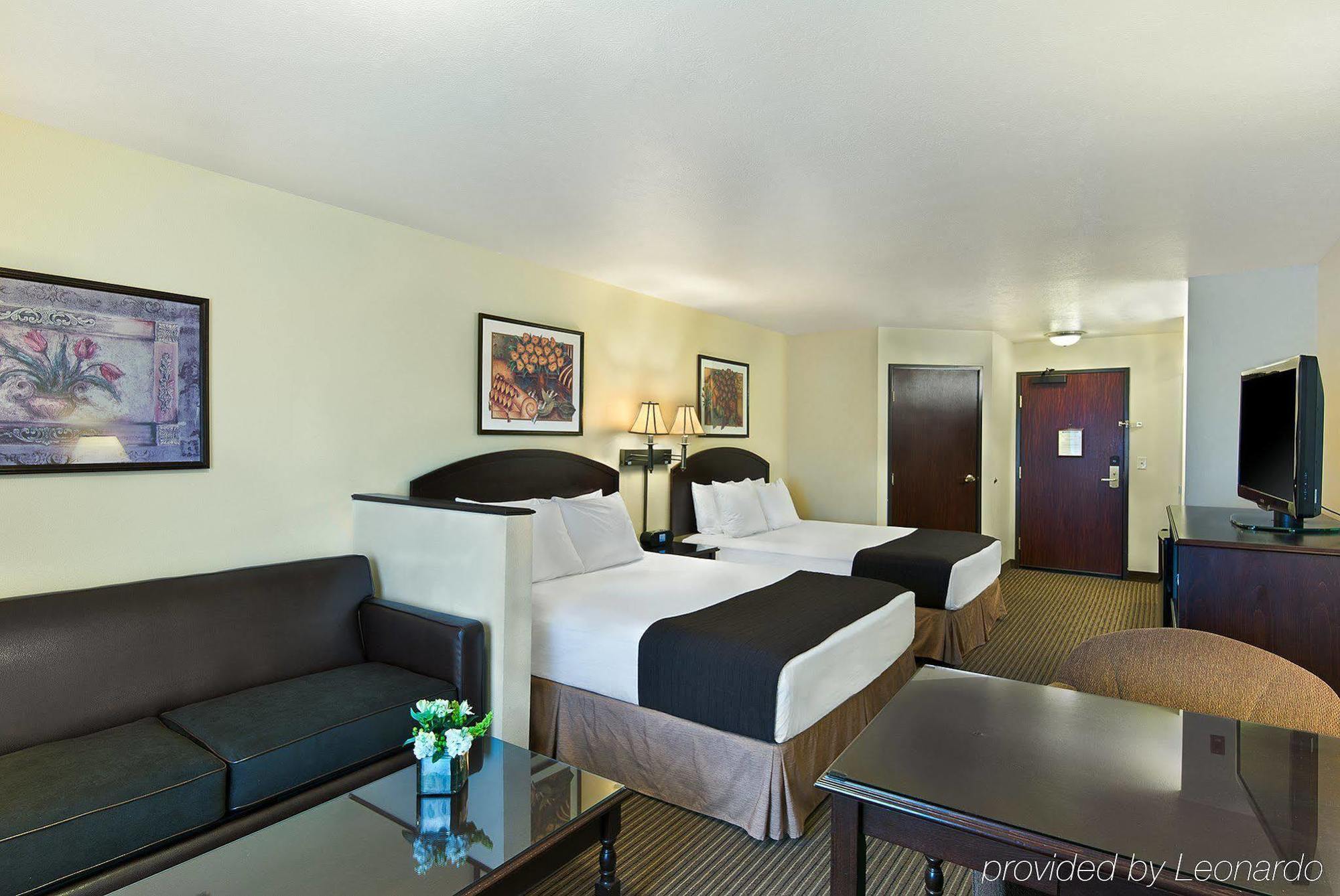 Oxford Hotel 3*